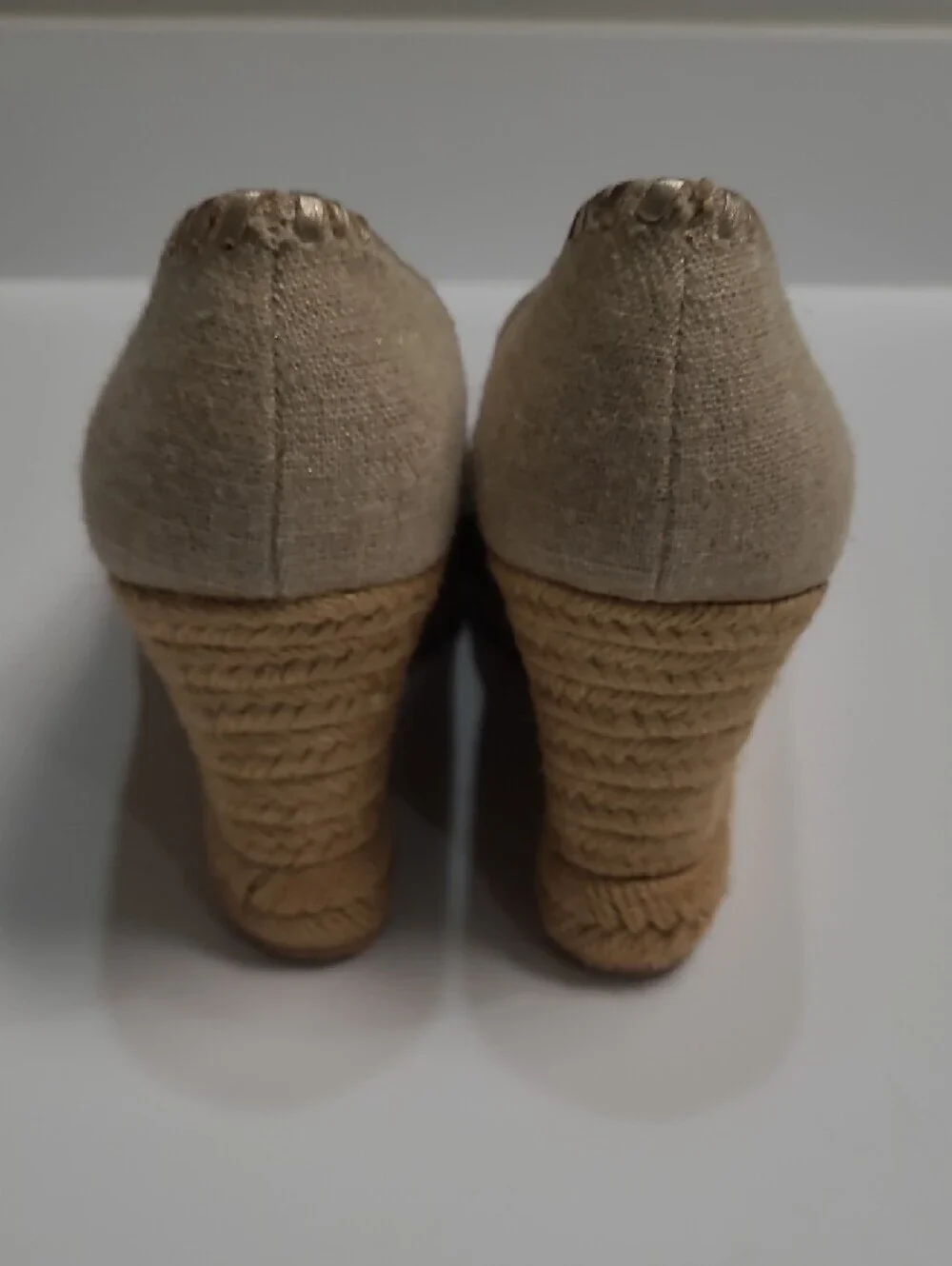 Jack Rogers Beige Canvas Espadrille Wedge Pumps with Gold Metallic Trim Size 8.5